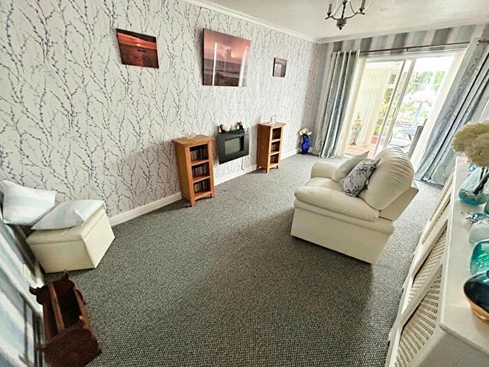 1 Bedroom Bungalow For Sale In Ragees Road, Kingswinford, DY6