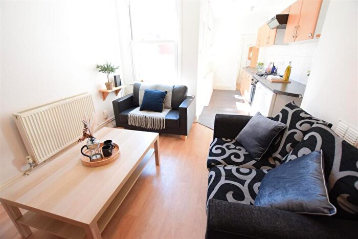 3 Bedroom Terraced House To Rent In Trollope Street - Student House - /, LN5