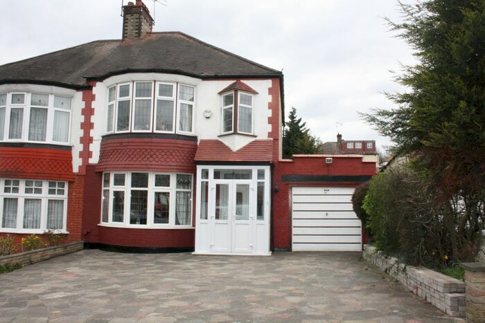 3 Bedroom Semi-Detached House To Rent In Winchmore Hill Road, Southgate, N14