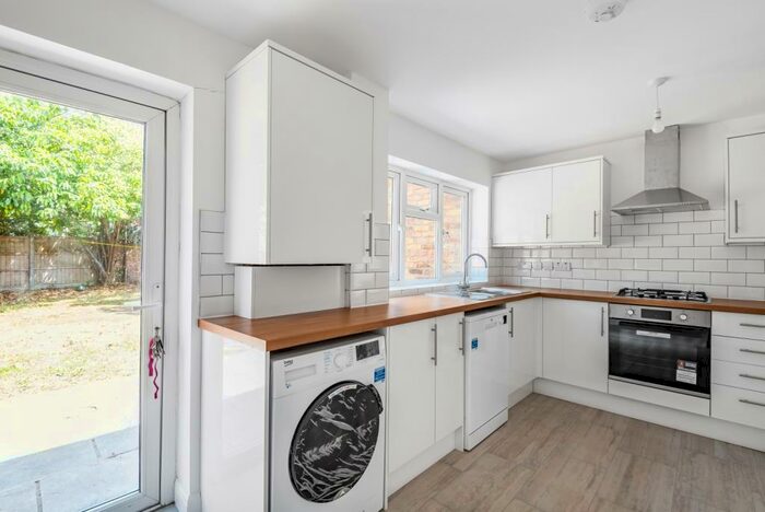 4 Bedroom Detached House To Rent In Burlington Close Orpington, BR6