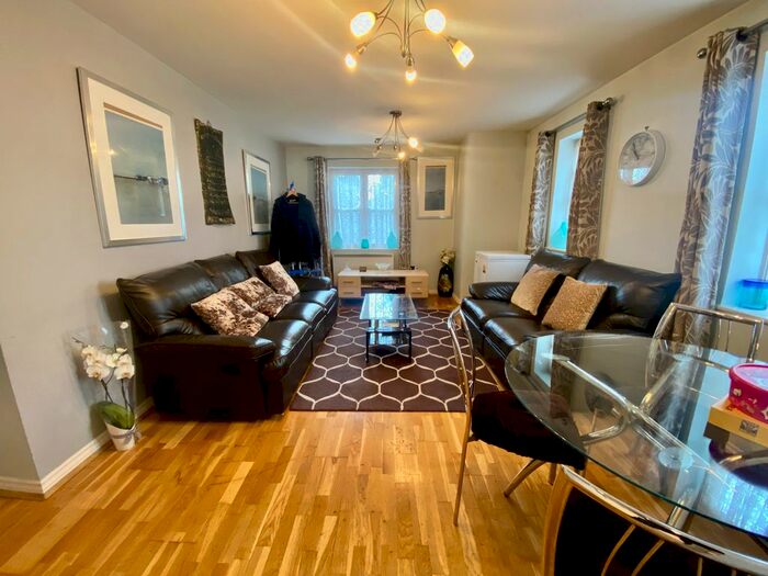 2 Bedroom Flat For Sale In Reid Close, Hayes, UB3