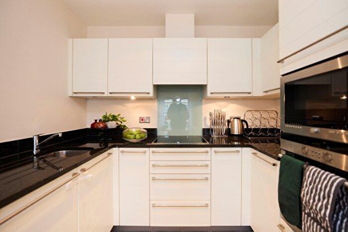 2 Bedroom Flat To Rent In Lurline Gardens, London, SW11