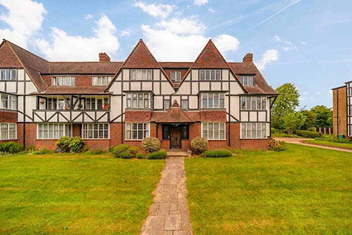 2 Bedroom Flat For Sale In Links Road, Acton, W3
