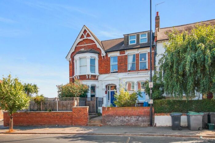 2 Bedroom Flat To Rent In Ferme Park Road, London, N8