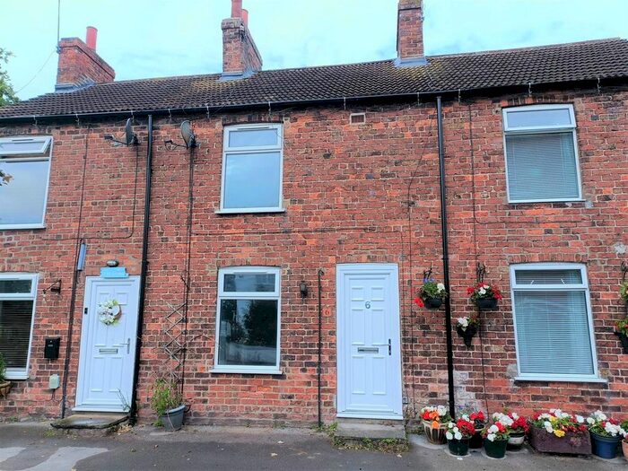 2 Bedroom Property To Rent In Main Street, Lelley, Hull, HU12