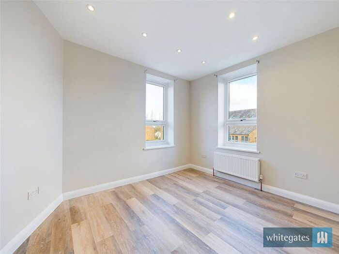 3 Bedroom Flat To Rent In Station Road, Clayton, Bradford, West Yorkshire, BD14