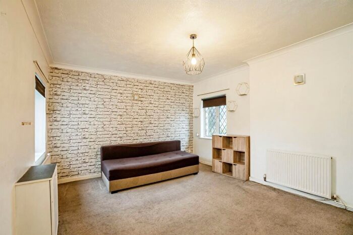 1 Bedroom Flat For Sale In Burnham Avenue, Bognor Regis, PO21