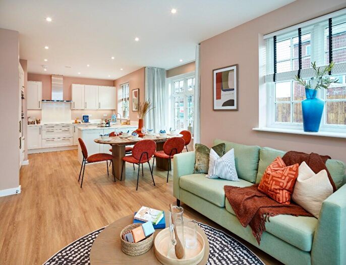 4 Bedroom Detached House For Sale In Clayhill Road, Burghfield Common, RG7