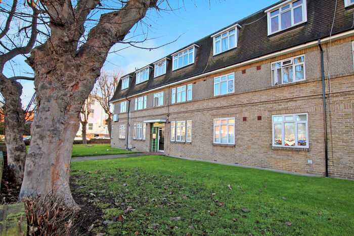 2 Bedroom Flat To Rent In Park Court (), West Dulwich, SE21