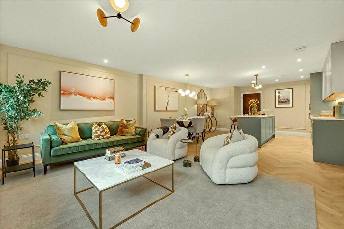 2 Bedroom Flat For Sale In The Residence, Brooklands Road, Weybridge, KT13