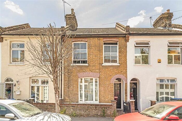 4 Bedroom Semi-Detached House To Rent In Mauritius Road, London, SE10