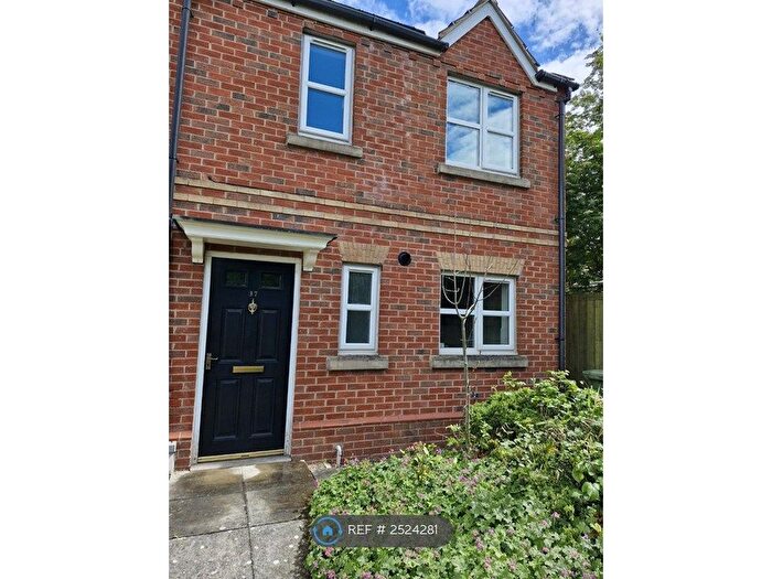 3 Bedroom Semi-Detached House To Rent In Dean Road, Scunthorpe, DN17