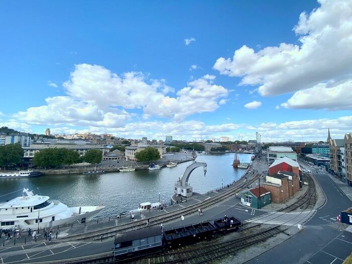 2 Bedroom Apartment To Rent In Harbourside, The Quays, BS1