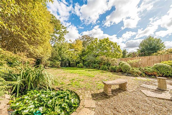 5 Bedroom Property To Rent In Kingston Lane, Teddington, TW11