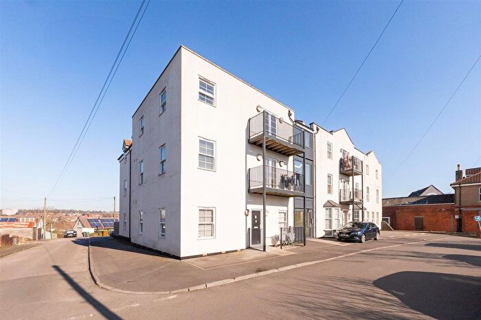 2 Bedroom Flat For Sale In Monmouth Road, Pill, BS20