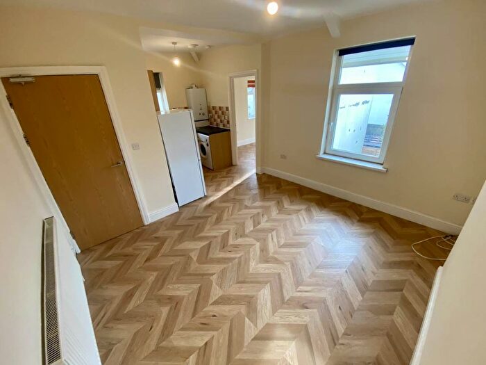 2 Bedroom Flat To Rent In Gower Road, Upper Killay, Swansea, SA2