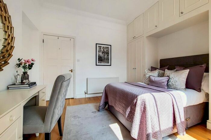 2 Bedroom Flat To Rent In Elvaston Place, South Kensington, London, SW7