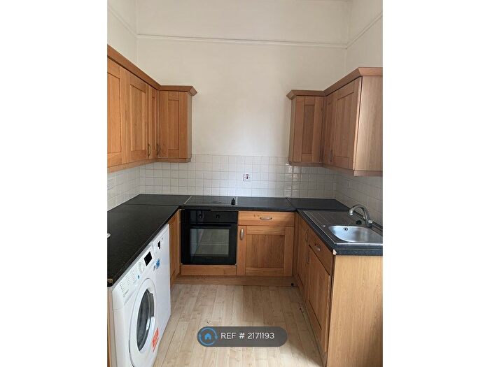 3 Bedroom Flat To Rent In High Street, Alton, GU34