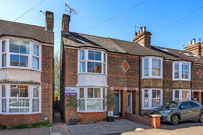 3 Bedroom End Of Terrace House For Sale In Swindon Road, Horsham, RH12