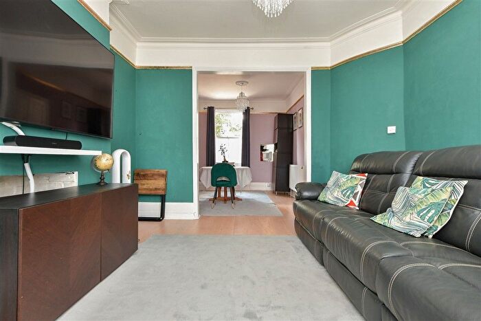 2 Bedroom Maisonette For Sale In High Street, Broadstairs, Kent, CT10