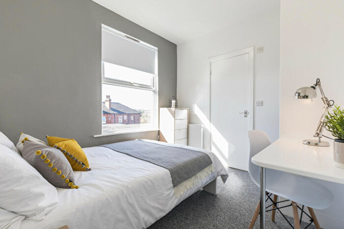 6 Bedroom House To Rent In Westfield Road, Leeds, LS3