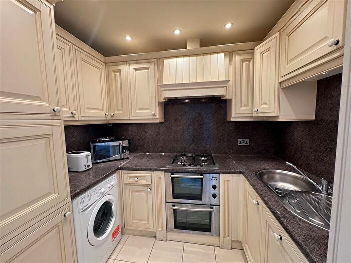 1 Bedroom Flat To Rent In Hesketh Crescent, Torquay, TQ1