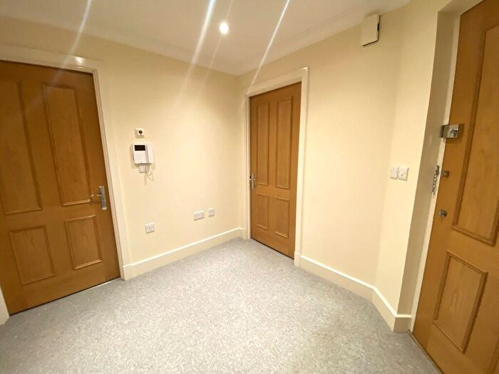 2 Bedroom Apartment To Rent In Grand Parade, Eastbourne, East Sussex, BN21