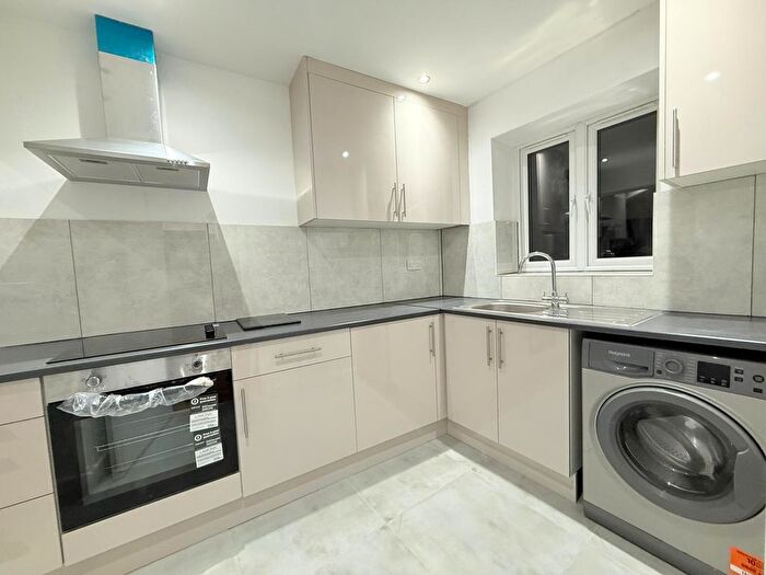 6 Bedroom Terraced House To Rent In Romford, RM6