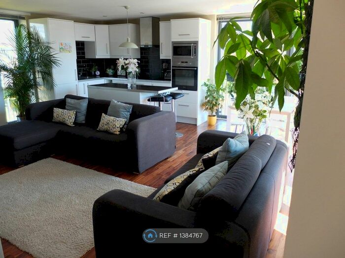 2 Bedroom Flat To Rent In Moore Street, Glasgow, G40