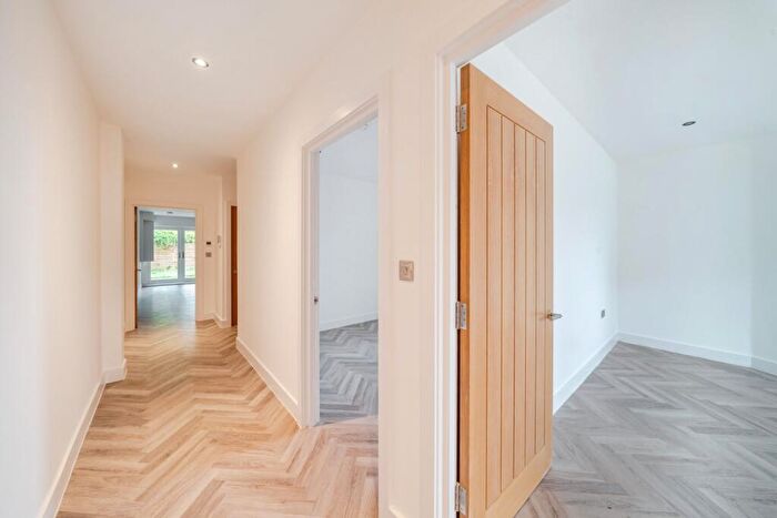 2 Bedroom Flat For Sale In Dagmar Road, Stroud Green, N4