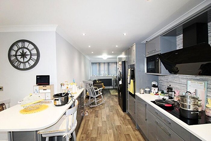 4 Bedroom Detached House For Sale In Middlewood Drive, Scholes, Rotherham, S61