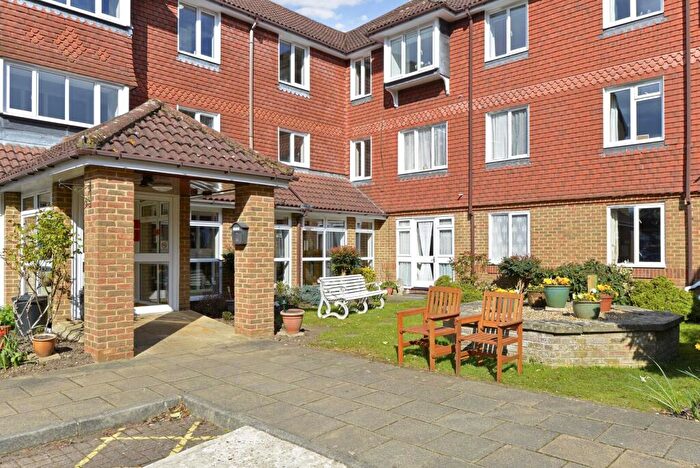 1 Bedroom Flat For Sale In Summers Road, Farncombe, Godalming, GU7