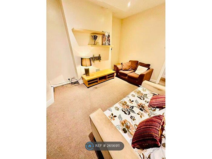 2 Bedroom Flat To Rent In Hartfield Crescent, Wimbledon, SW19