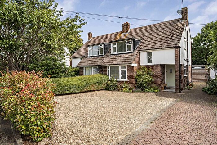3 Bedroom Semi Detached House For Sale In Pearce Road, Furze Platt, Maidenhead, SL6