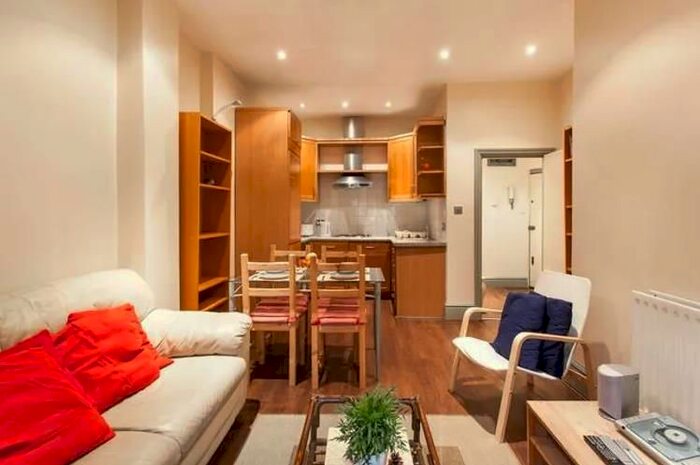 2 Bedroom Flat To Rent In Holland Road, London, W14