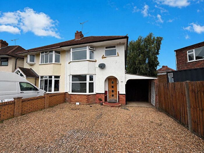 3 Bedroom Semi-Detached House For Sale In Lower Farnham Road, Aldershot, Hampshire, GU11