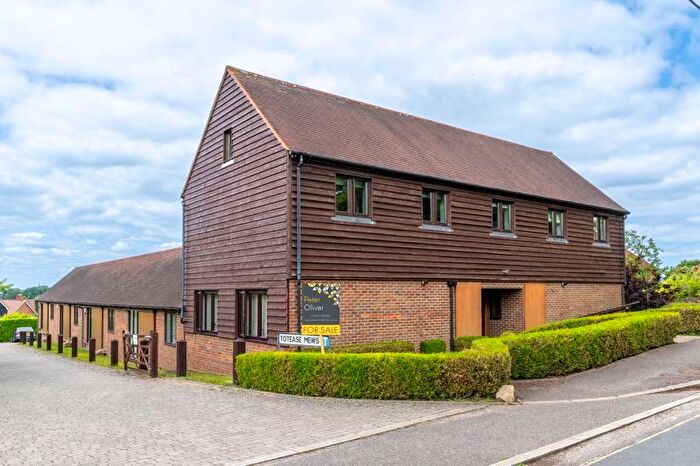 2 Bedroom Mews For Sale In Totease Mews, Buxted, TN22
