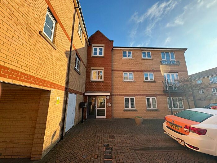 2 Bedroom Flat For Sale In Bridge Road, Wickford, Essex, SS11