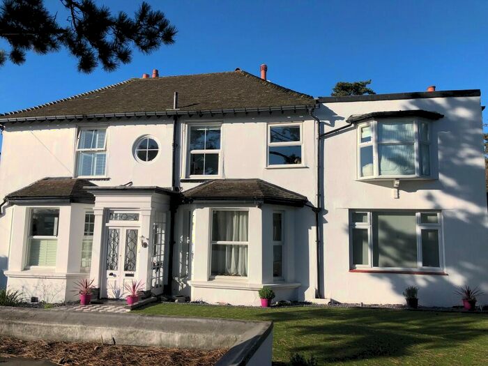 4 Bedroom Semi-Detached House To Rent In Albion Hill, Loughton, Essex, IG10