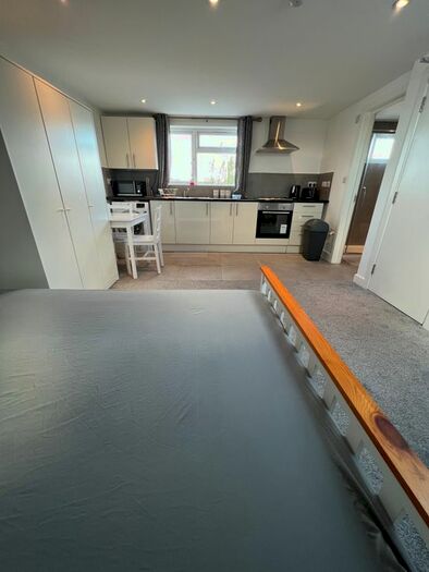 Studio To Rent In Heath Road, Hounslow, TW3