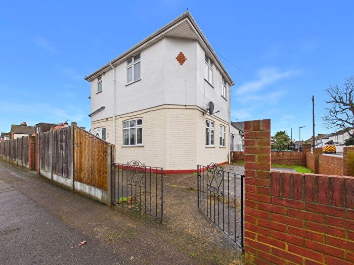 2 Bedroom Maisonette To Rent In Ferndale Road, Ashford, Middlesex, TW15
