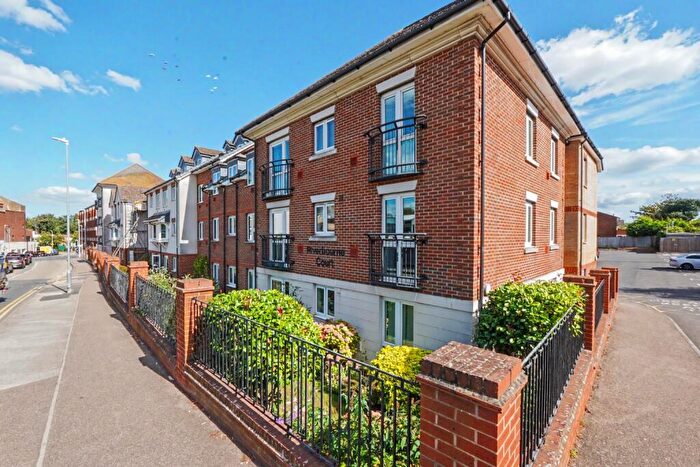 1 Bedroom Apartment To Rent In Riverbourne Court, Bell Road, Sittingbourne, Kent, ME10