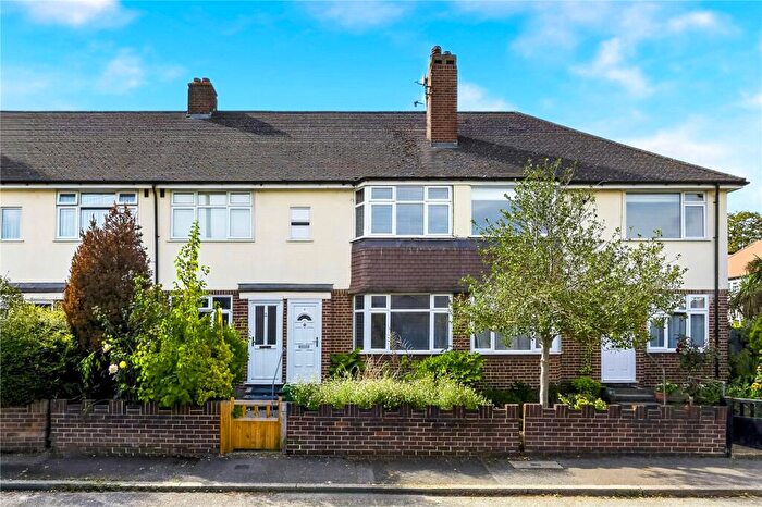 2 Bedroom Flat To Rent In Leyburn Close, Walthamstow, London, E17