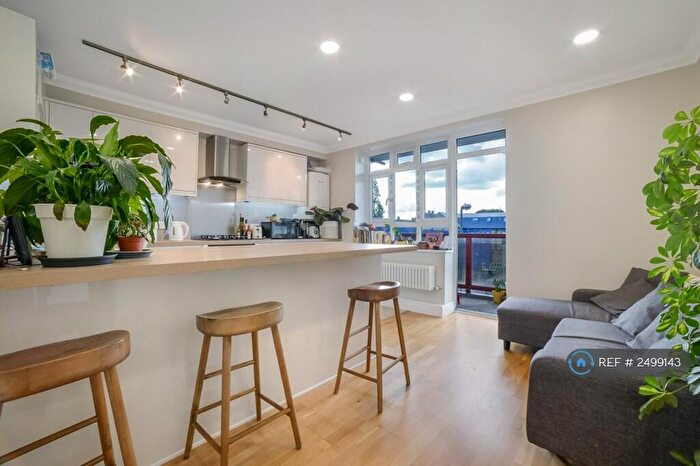 4 Bedroom Flat To Rent In Barloch House, London, SW11