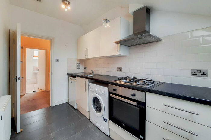 1 Bedroom Terraced House To Rent In Harpenden Road, Norwood, London, SE27