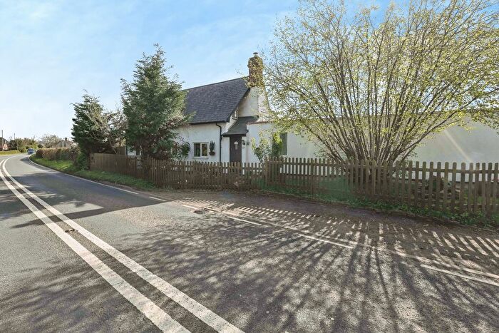 4 Bedroom Detached House For Sale In Pershore Road, Stoulton, Worcester, Worcestershire, WR7