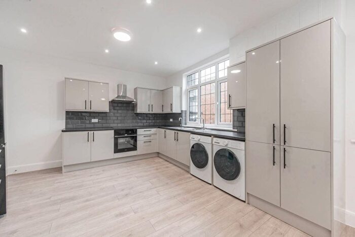 Studio To Rent In High Street, Bushey, WD23