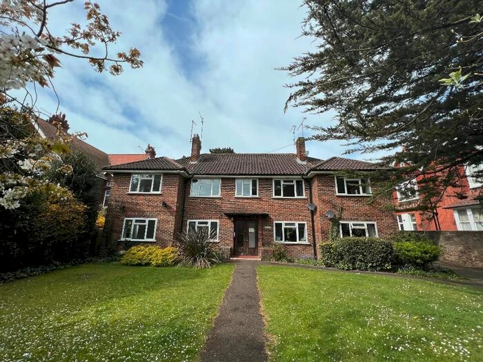 3 Bedroom Flat To Rent In Downview Road, Worthing, West Sussex, BN11