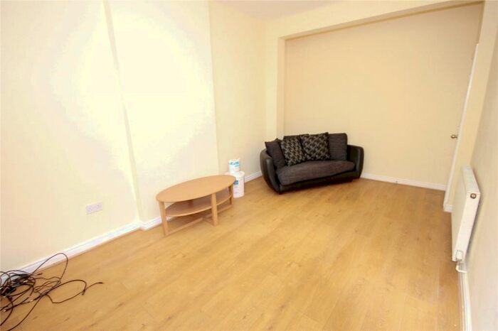 2 Bedroom Flat To Rent In Mauldeth Road West, Withington, Manchester, M20