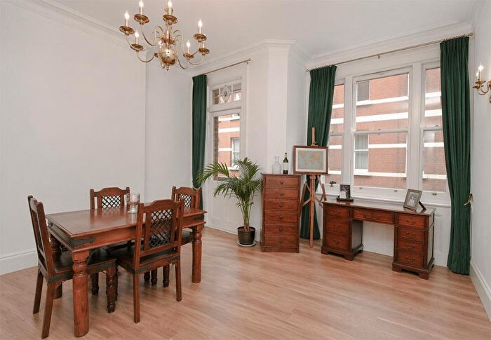 3 Bedroom Apartment To Rent In Glentworth Street, Marylebone, London, NW1